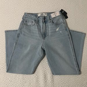 Hollister Curvy High Rise Mom Jeans